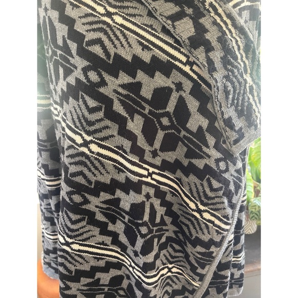 Love by Design Cardigan size Medium - Picture 2 of 5